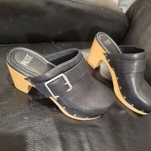 Paige Robbie Studded Black Leather Clogs with Wooden Heel SZ 8